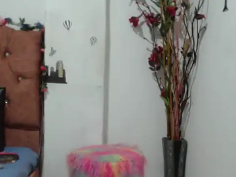 Snapshot of naomy_rosse17 chatting on 4, 7, 2026 naomy rosse17 online show from 4, 7, 2026
