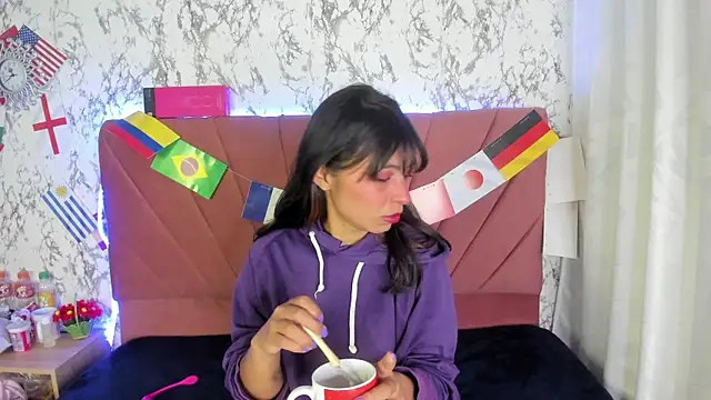 Mia Belmonte online show from 8, 7, 2026