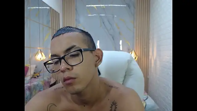 Snapshot of maximiliano_hotdevil chatting on 27, 5, 2026 maximiliano hotdevil online show from 27, 5, 2026