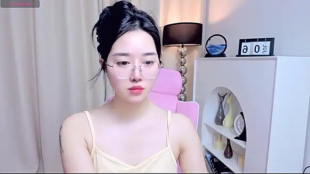 Snapshot of miuu6868 chatting on 6, 7, 2026 miuu6868 online show from 6, 7, 2026