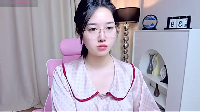 Snapshot of miuu6868 chatting on 5, 6, 2026 miuu6868 online show from 5, 6, 2026