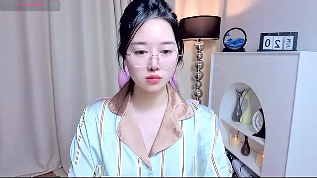 Snapshot of miuu6868 chatting on 20, 6, 2026 miuu6868 online show from 20, 6, 2026