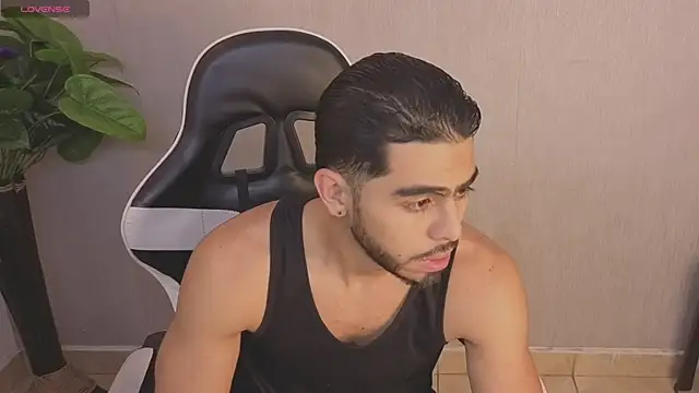 Snapshot of Jadiel_Stone chatting on 5, 7, 2026 Jadiel Stone online show from 5, 7, 2026