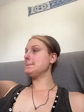 Quenn667 online show from 19, 6, 2026