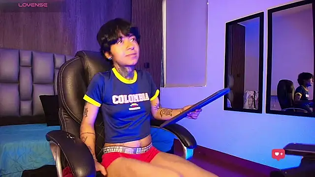 hottiesjuls online show from 11, 6, 2026