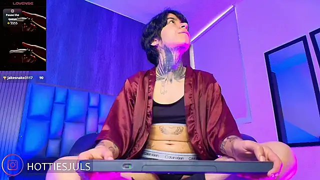 hottiesjuls online show from 30, 6, 2026