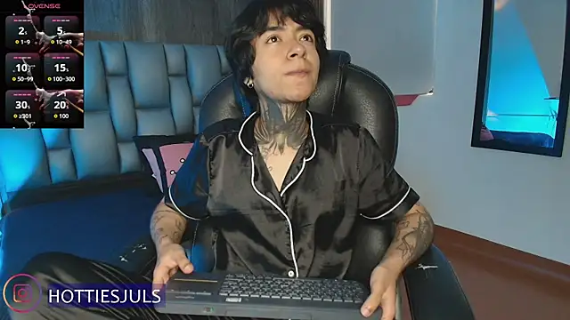 hottiesjuls online show from 15, 7, 2026