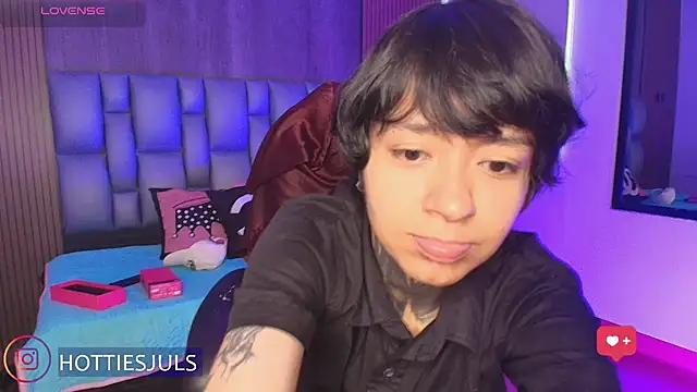 hottiesjuls online show from 19, 7, 2026