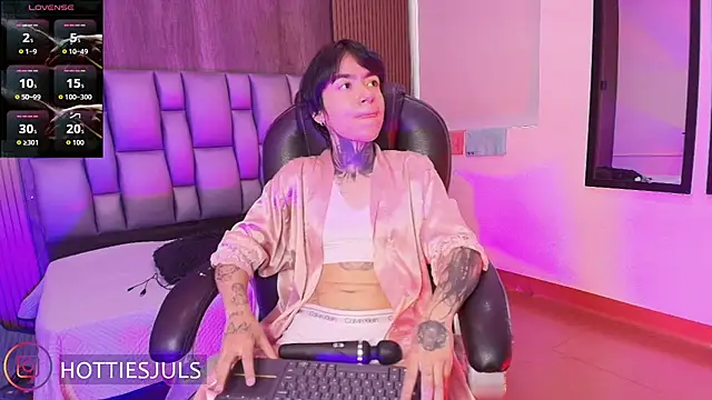 hottiesjuls online show from 26, 6, 2026