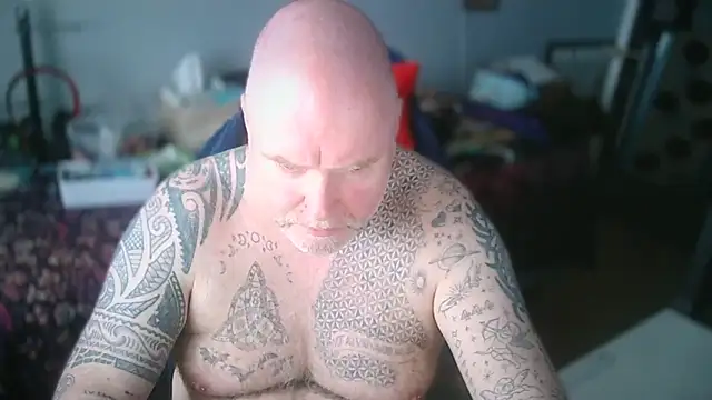 Snapshot of Tattooed_Dilf_01 chatting on 30, 5, 2026 Tattooed Dilf 01 online show from 30, 5, 2026