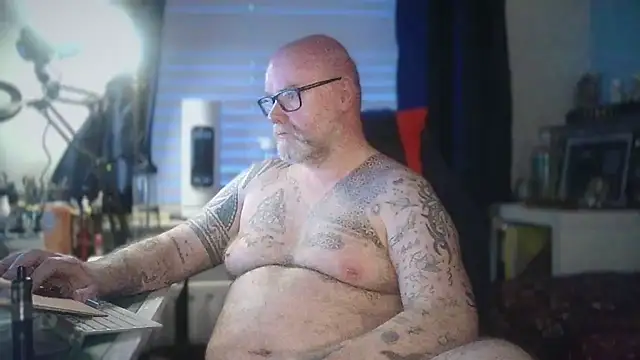 Tattooed Dilf 01 online show from 25, 5, 2026