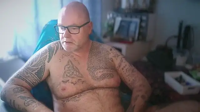 Snapshot of Tattooed_Dilf_01 chatting on 31, 5, 2026 Tattooed Dilf 01 online show from 31, 5, 2026