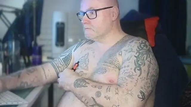 Tattooed Dilf 01 online show from 29, 5, 2026