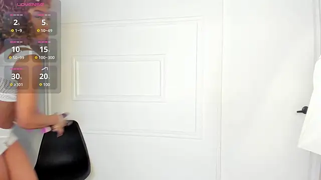 Snapshot of emmaalennox__ chatting on 4, 6, 2026 emmaalennox online show from 4, 6, 2026