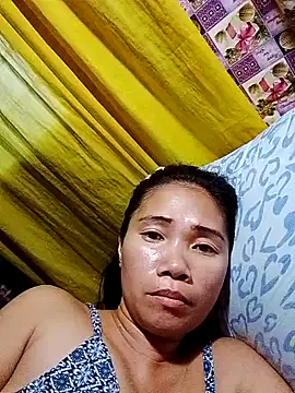 hotmom lyn online show from 12, 6, 2026