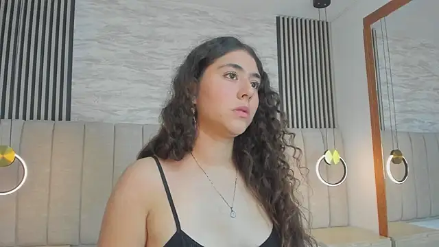 Snapshot of emaflorezz chatting on 26, 6, 2026 emaflorezz online show from 26, 6, 2026