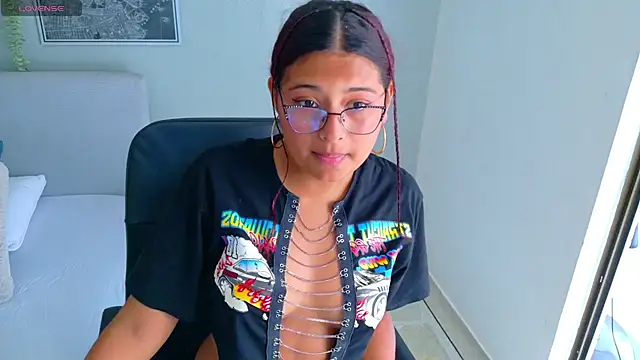 AmeliaLaurent  online show from 9, 7, 2026