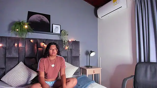 AmeliaLaurent  online show from 14, 6, 2026