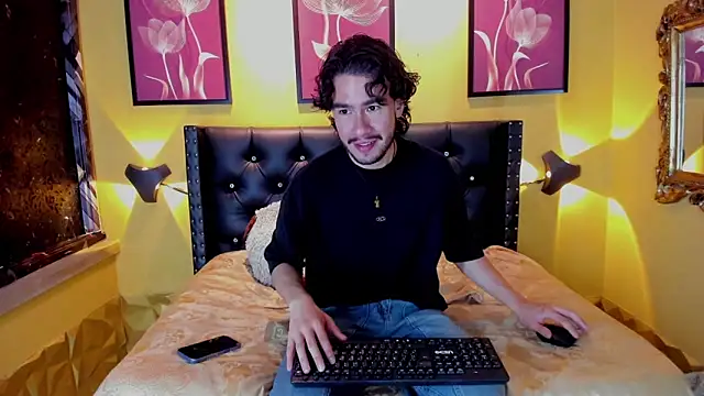 Snapshot of theo_riviera chatting on 28, 5, 2026 theo riviera online show from 28, 5, 2026