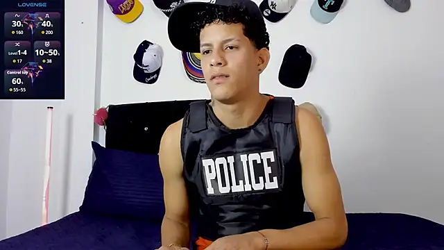theo bigcock  online show from 17, 6, 2026