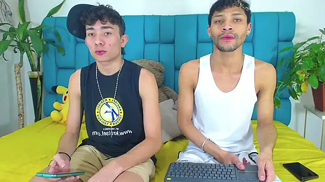 Snapshot of STRANGER_BOYS chatting on 8, 7, 2026 STRANGER BOYS online show from 8, 7, 2026