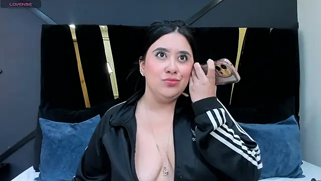 Snapshot of maite_graay chatting on 3, 6, 2026 maite graay online show from 3, 6, 2026