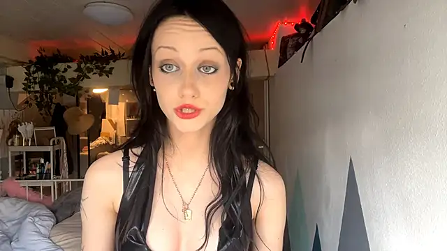 Snapshot of DreamaWeavers chatting on 11, 6, 2026 DreamaWeavers online show from 11, 6, 2026