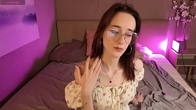 LolaWhitmore online show from 29, 5, 2026