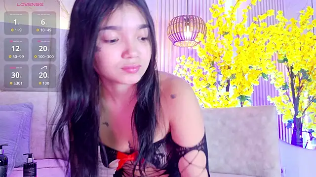 JuliiaSantos online show from 2, 6, 2026