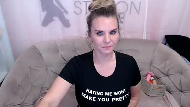 AischePervers online show from 11, 11, 2025