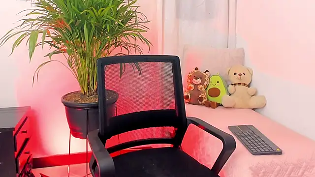 SarahRouge online show from 5, 7, 2026
