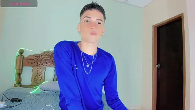 latino boyy  online show from 26, 7, 2026