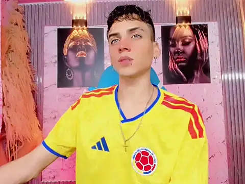 latino boyy  online show from 28, 6, 2026