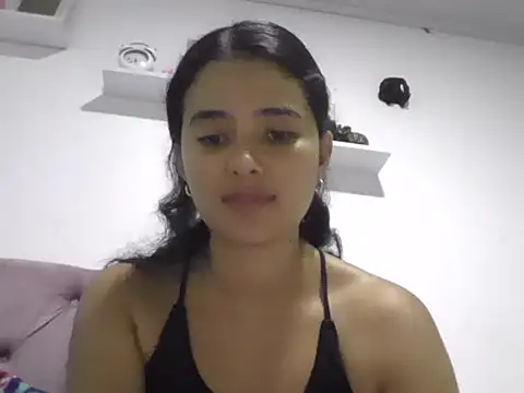 micaelamoreno18 online show from 28, 5, 2026