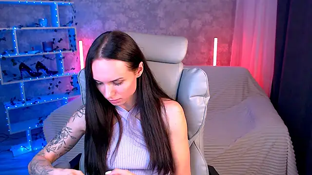 NicoleMerz online show from 10, 7, 2026