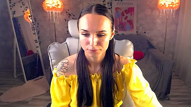 NicoleMerz online show from 4, 6, 2026