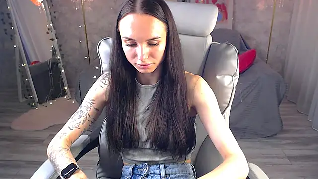 NicoleMerz online show from 3, 6, 2026