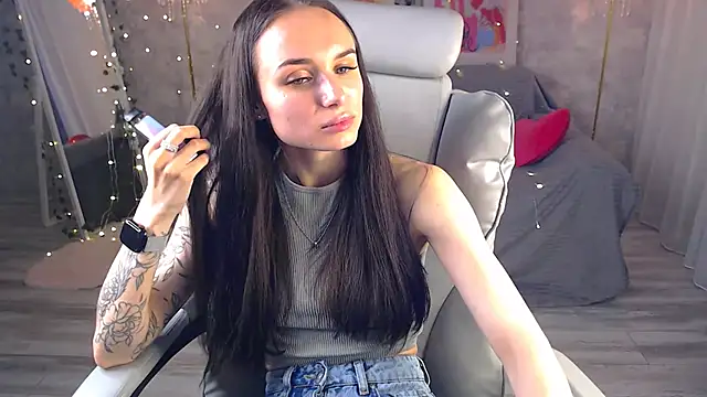 NicoleMerz online show from 3, 6, 2026