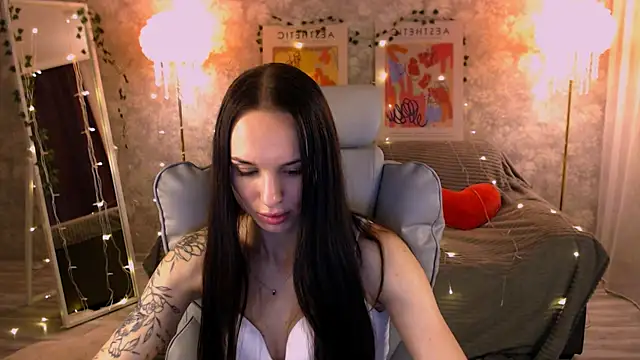 NicoleMerz online show from 17, 6, 2026