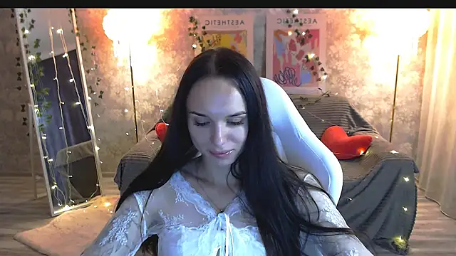 NicoleMerz online show from 13, 6, 2026