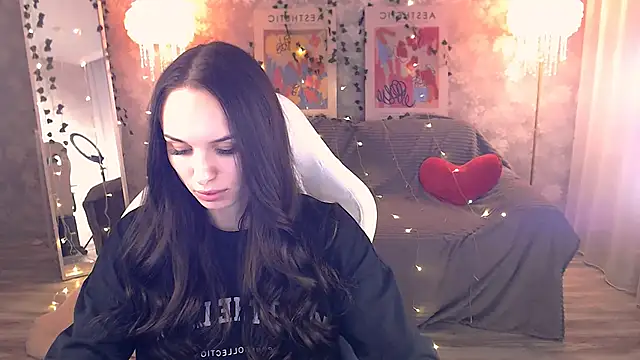 NicoleMerz online show from 10, 6, 2026