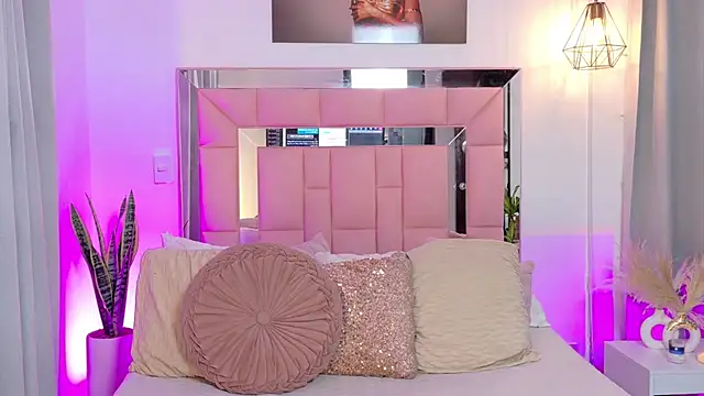 Nia Williams online show from 8, 7, 2026