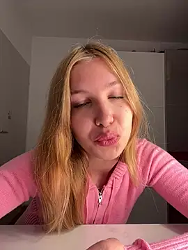 Snapshot of MilaaXOO chatting on 10, 6, 2026 MilaaXOO online show from 10, 6, 2026