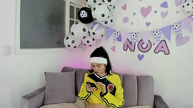 Snapshot of Noa_bunny_ chatting on 12, 6, 2026 Noa bunny online show from 12, 6, 2026