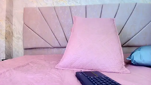 ariana florez  online show from 24, 6, 2026