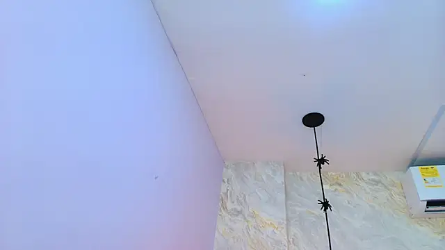 ariana florez  online show from 30, 6, 2026