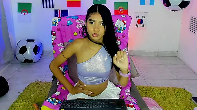 Snapshot of lulu_petite chatting on 11, 7, 2026 lulu petite online show from 11, 7, 2026