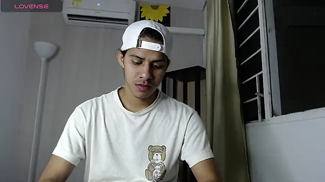 Snapshot of Vic_cooper chatting on 13, 7, 2026 Vic cooper online show from 13, 7, 2026