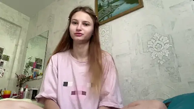 Snapshot of HeIen_cute chatting on 15, 7, 2026 HeIen cute online show from 15, 7, 2026