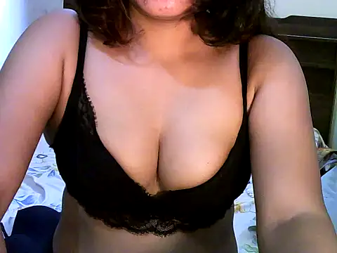 strip nia online show from 4, 6, 2026